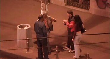 sex korean film Chồng chia sẻ vợ phim sex heo69 với một người bạn trong một ly bia.